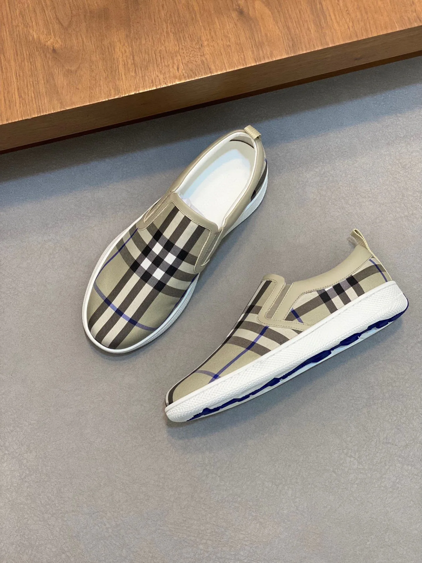 P380 [BURBERRY] Burberry - Upper: imported 🔝 brand totem cloth, - Inner lining: cowhide lining, feet; water-dyed cowhide - Outsole: ultra-light TPR rubber; two-color molded outsole - Super high quality control·Fine workmanship: highlighted (high-end, extravagance, grade) -Size: 38-44 (Male 45, can be customized)·